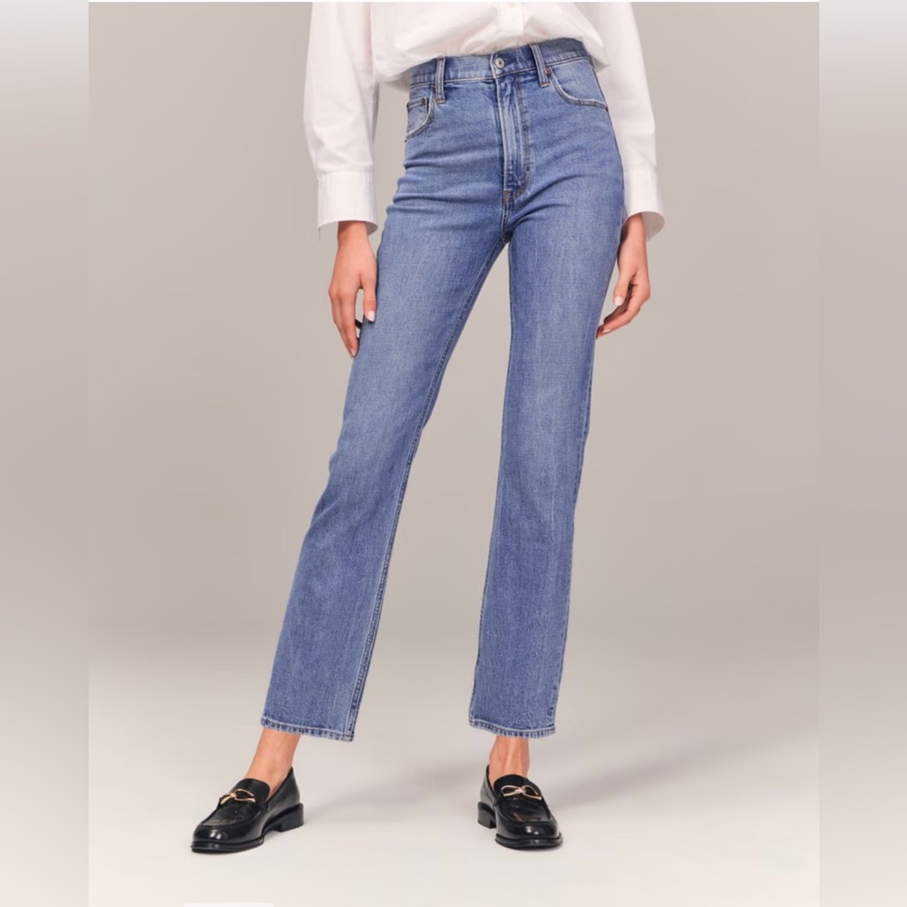 Abercrombie & Fitch-Ultra High Rise Ankle Straight Jean-Med wash- 28 Extra Short